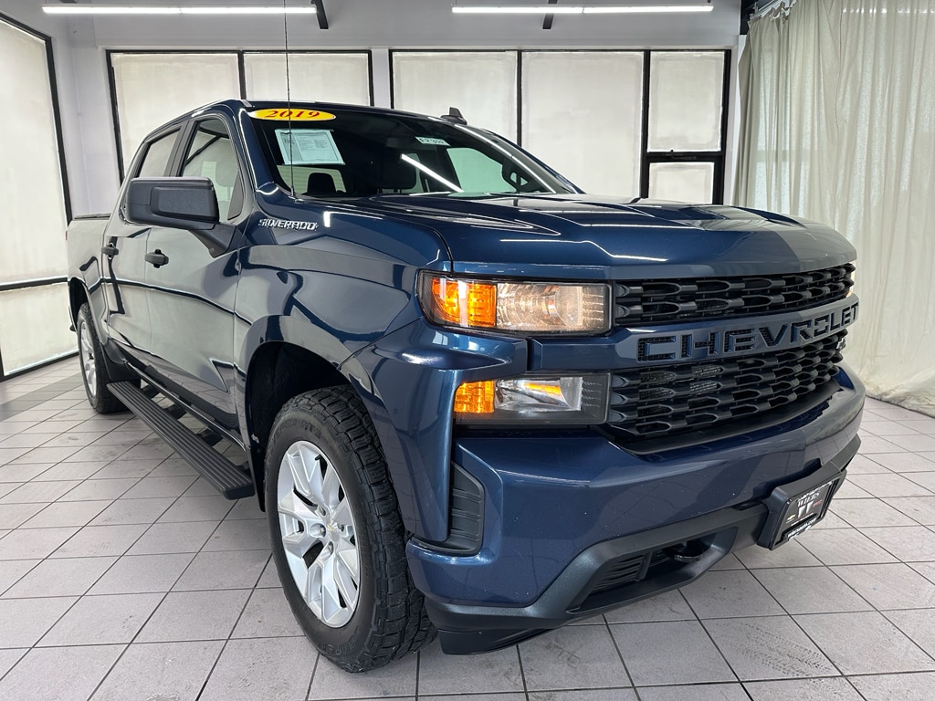 Used 2019 Chevrolet Silverado 1500 Custom with VIN 1GCUYBEF7KZ286169 for sale in Demotte, IN