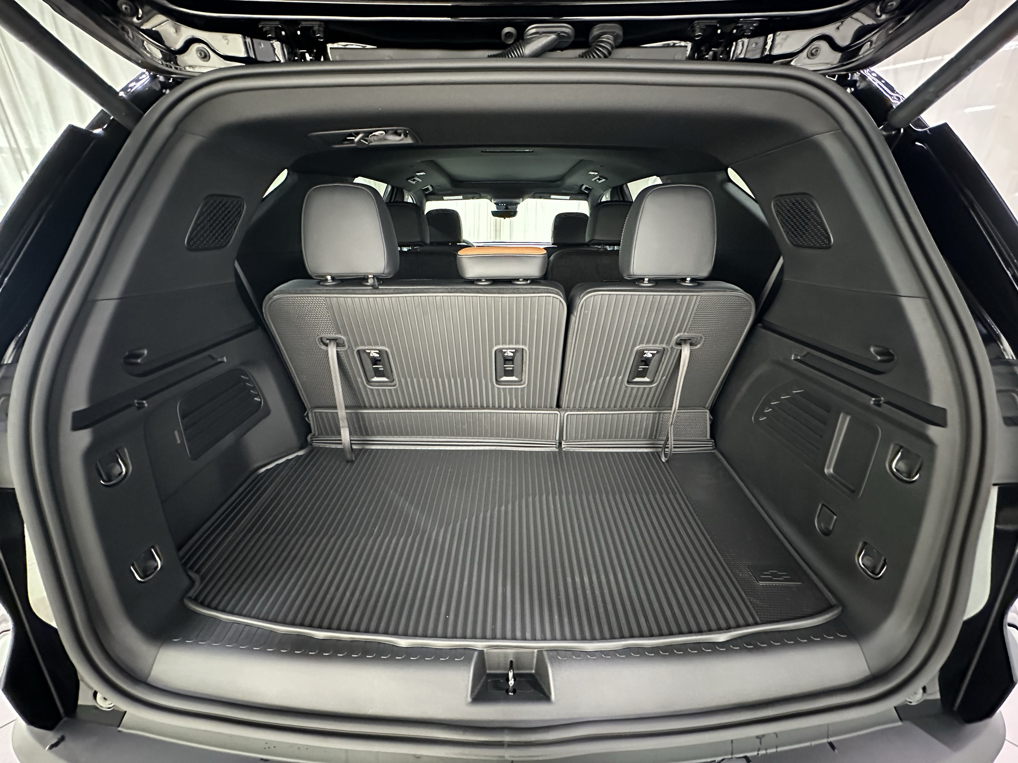 2027 Chevrolet Traverse Z71 - Photo 11