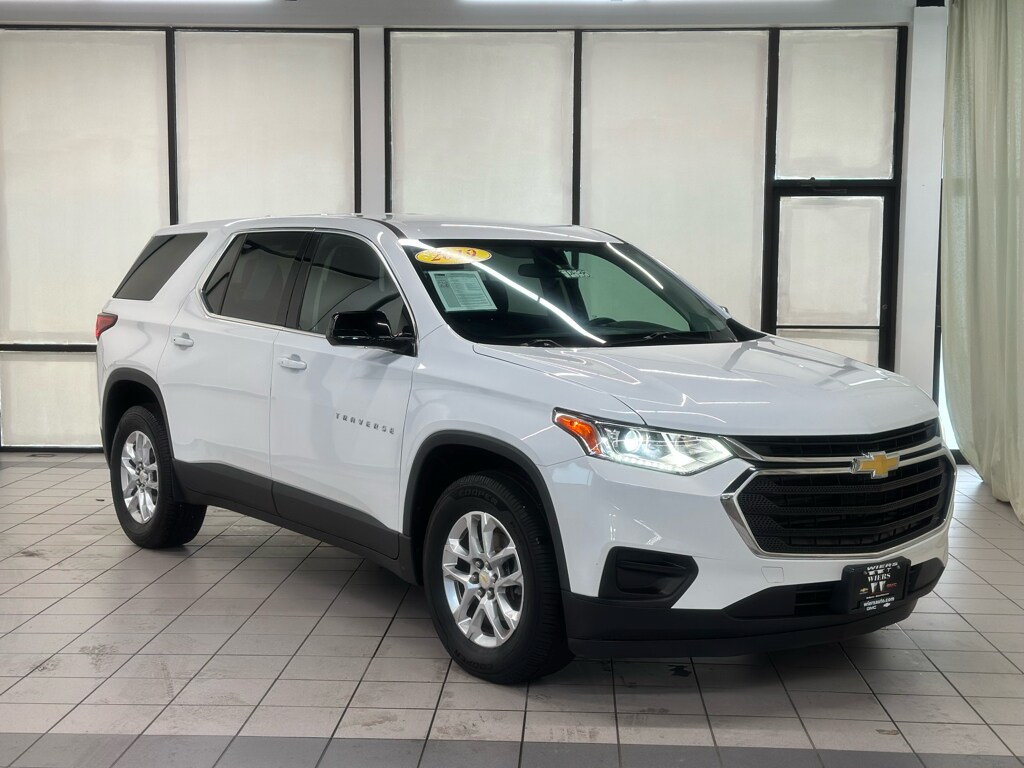 2019 Chevrolet Traverse LS photo 2