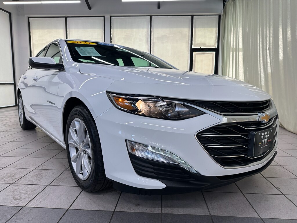 2025 Chevrolet Malibu 1LT photo 2