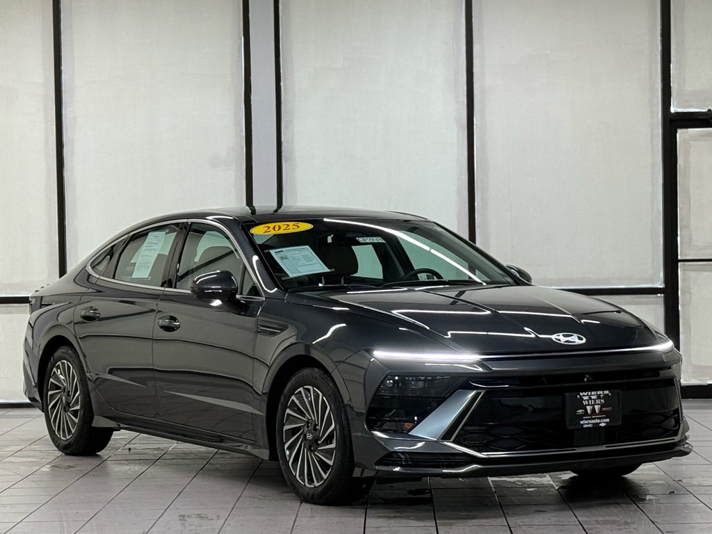 2025 Hyundai Sonata Limited's photo