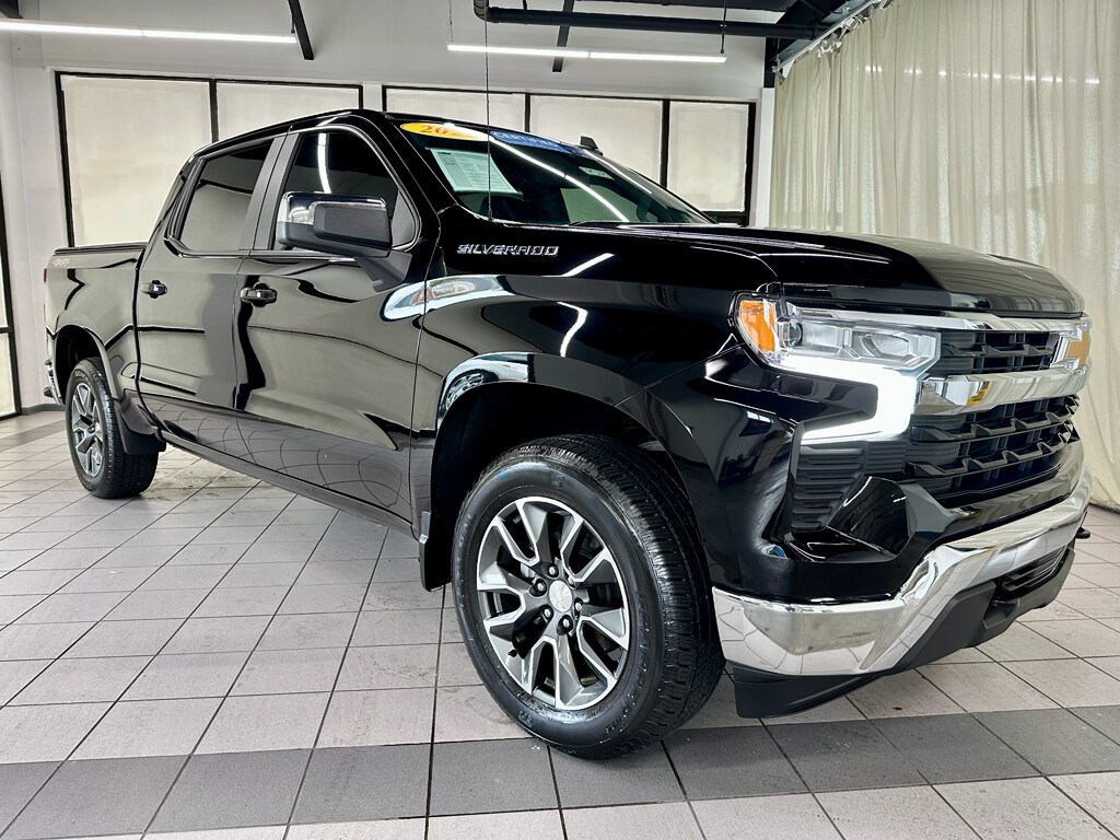2022 Chevrolet Silverado 1500 LT photo 2