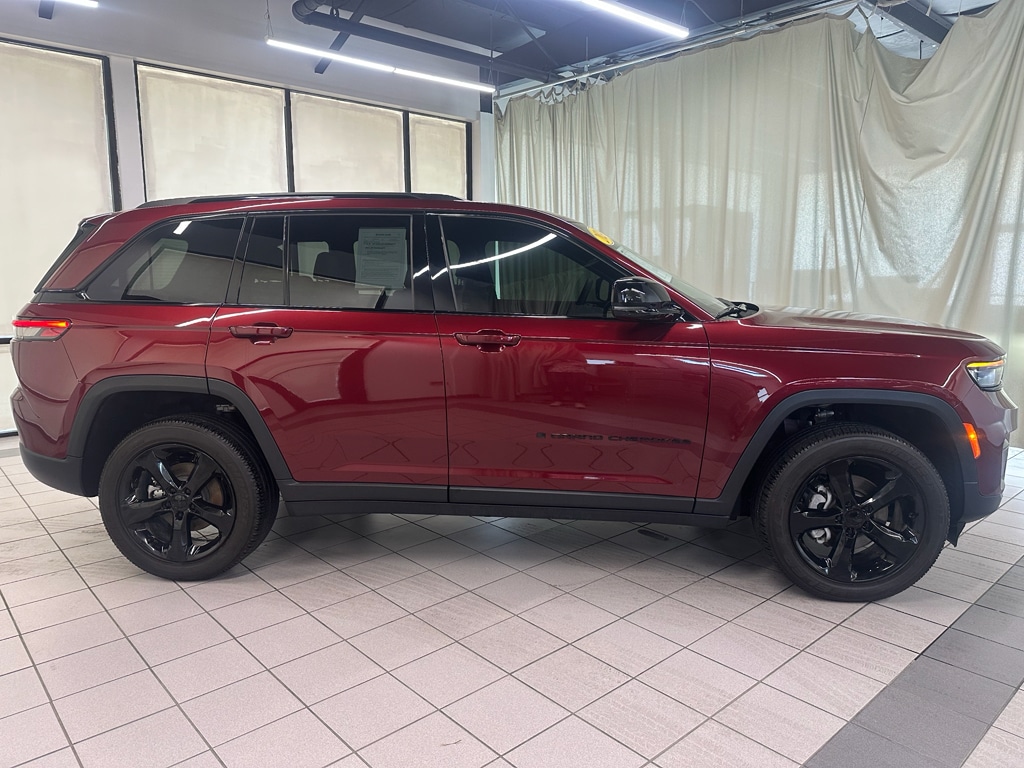 Used 2024 Jeep Grand Cherokee Altitude 4x4 SUV