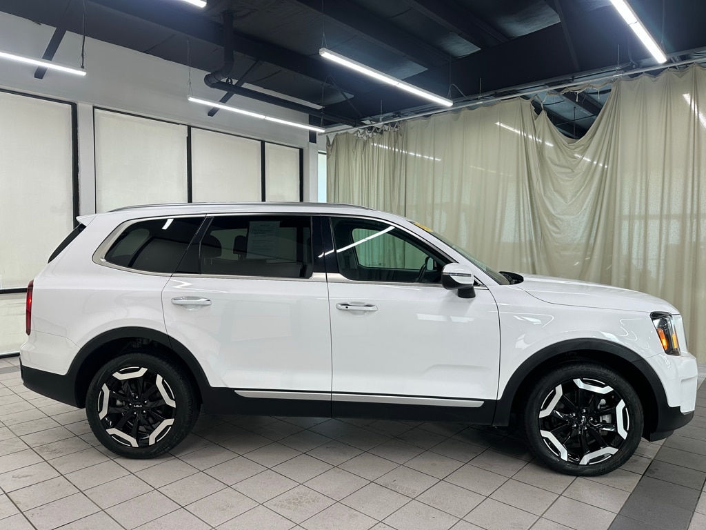 Used 2025 Kia Telluride S SUV