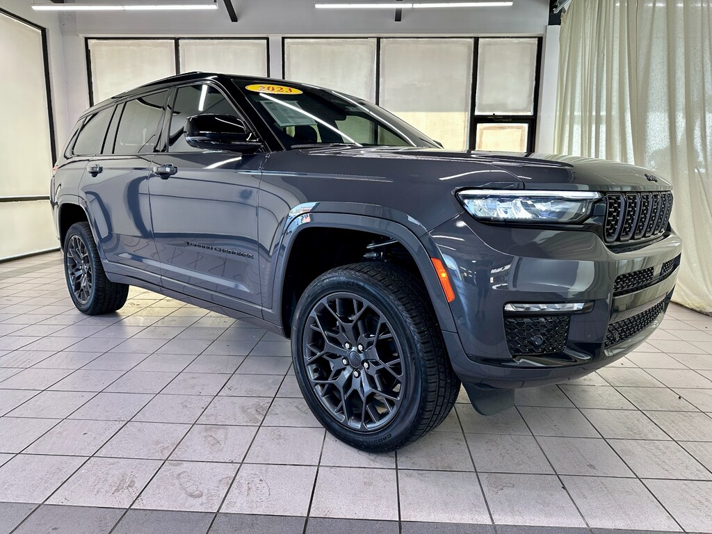 2023 Jeep Grand Cherokee L Summit Reserve photo 2