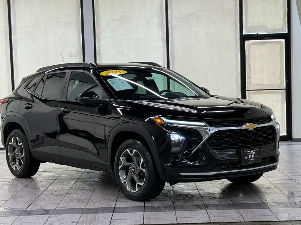 2025 Chevrolet Trax LT's photo