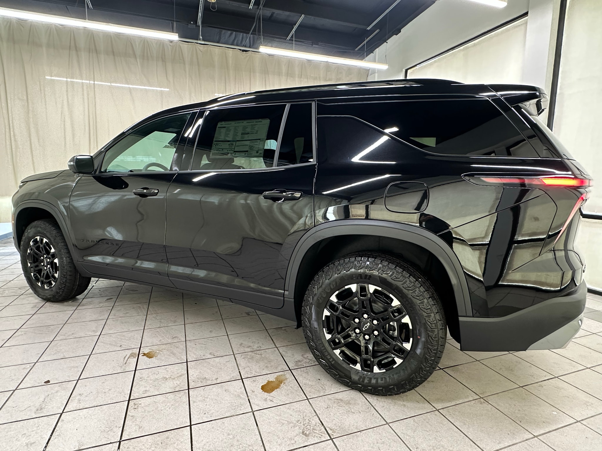 2027 Chevrolet Traverse Z71 - Photo 6
