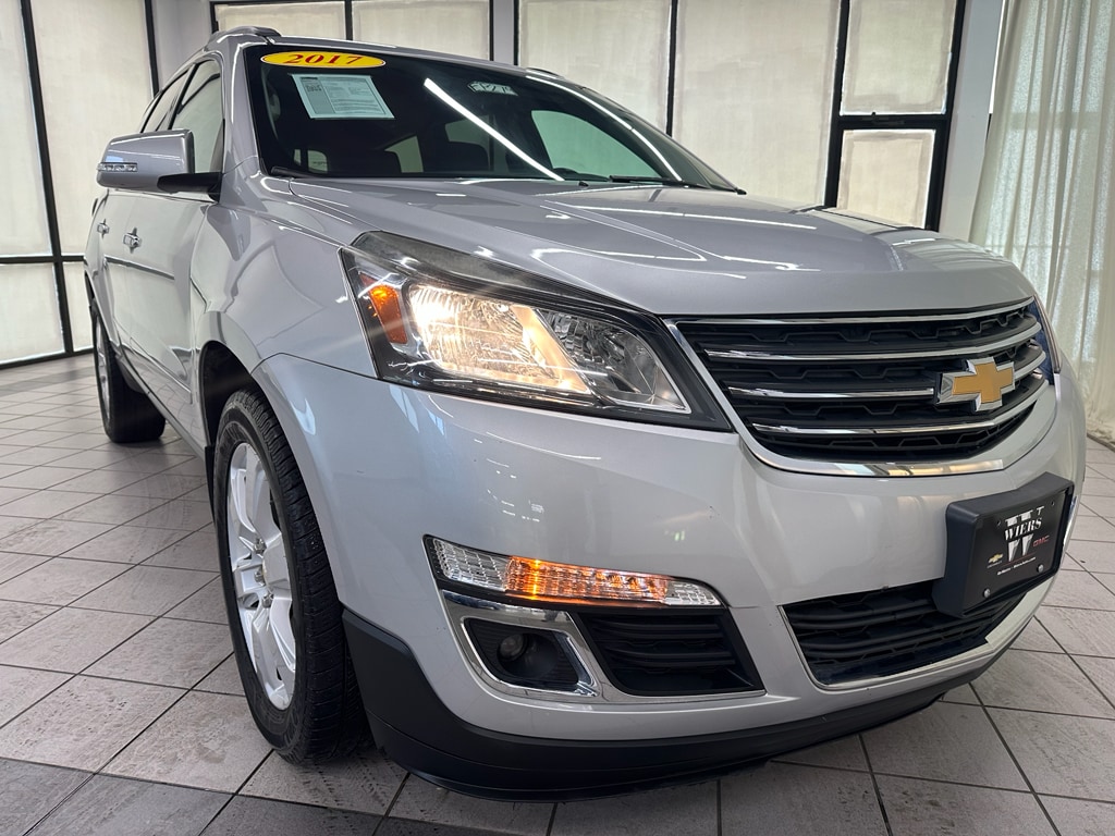 Used 2017 Chevrolet Traverse 1LT with VIN 1GNKVGKD0HJ307054 for sale in Demotte, IN