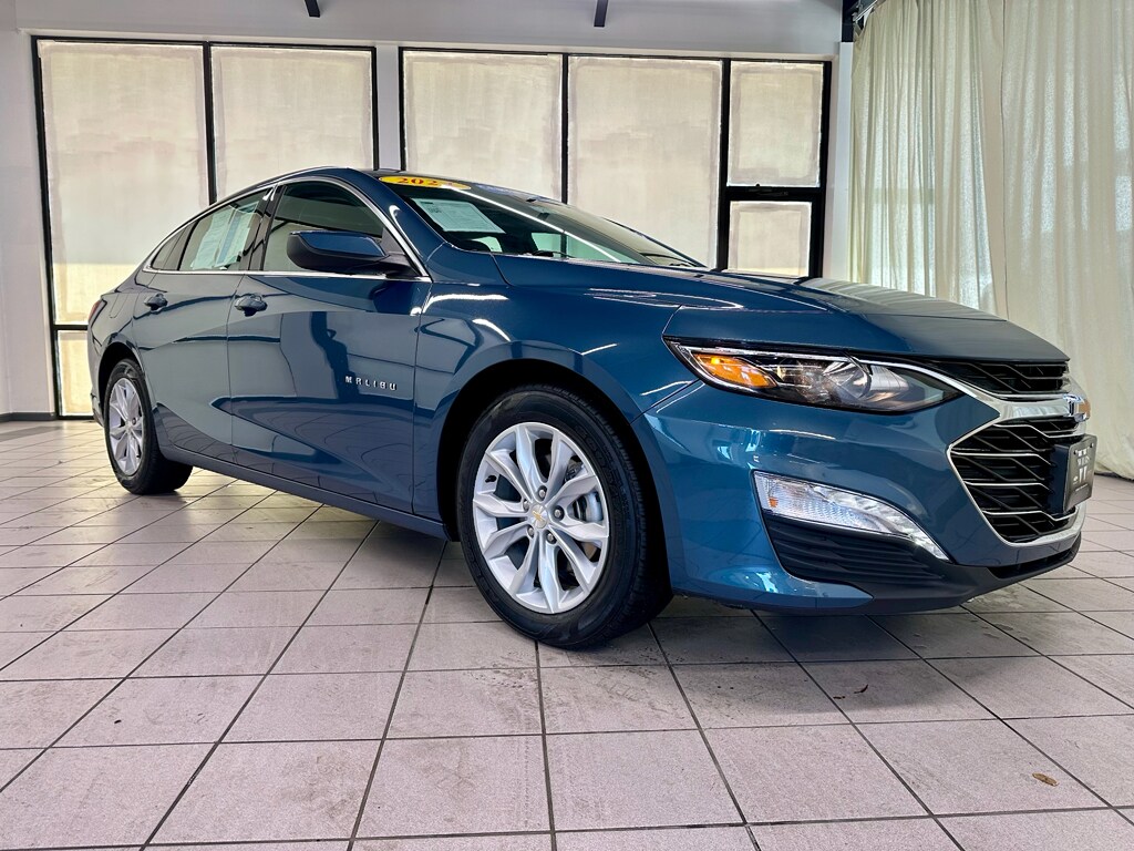 2024 Chevrolet Malibu 1LT photo 3