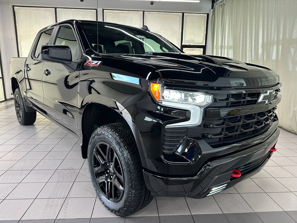 2025 Chevrolet Silverado 1500 LT Trail Boss photo 2