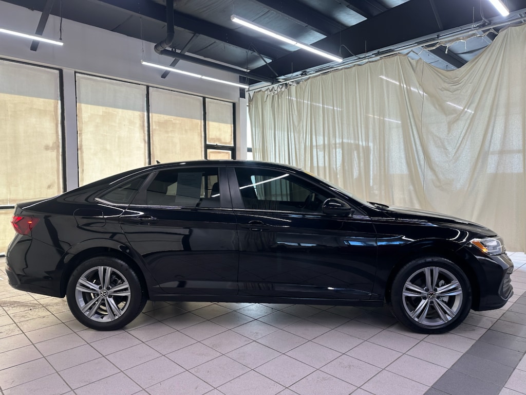 Used 2024 Volkswagen Jetta 1.5T SE Sedan