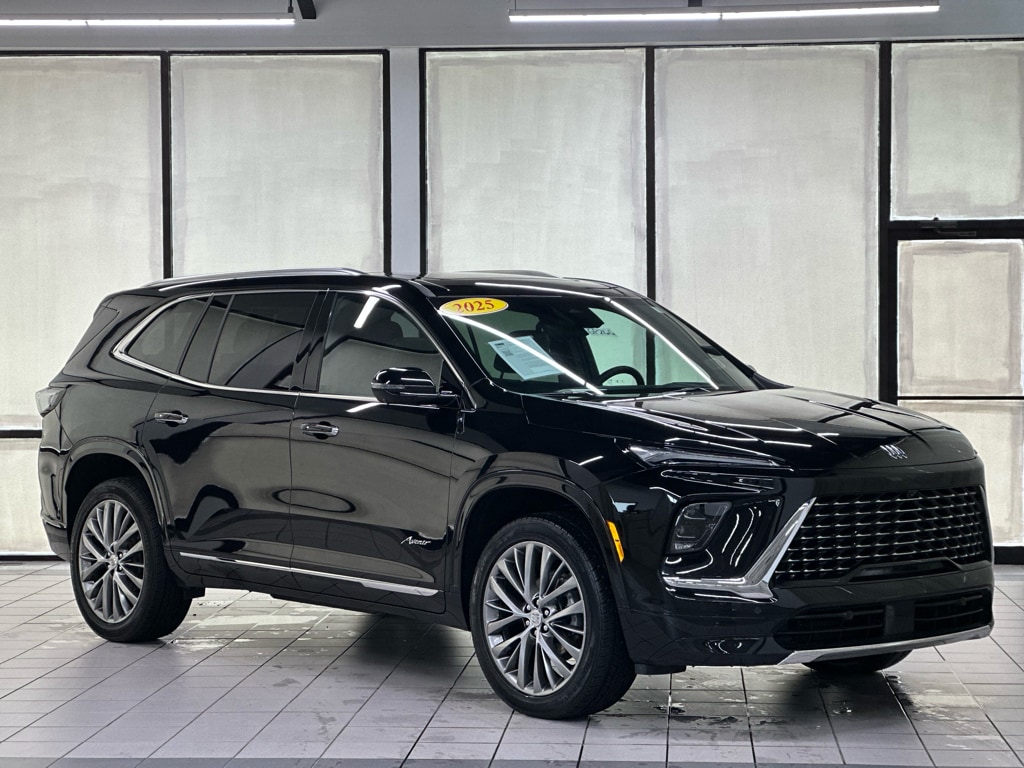 2025 Buick Enclave Avenir AWD's photo