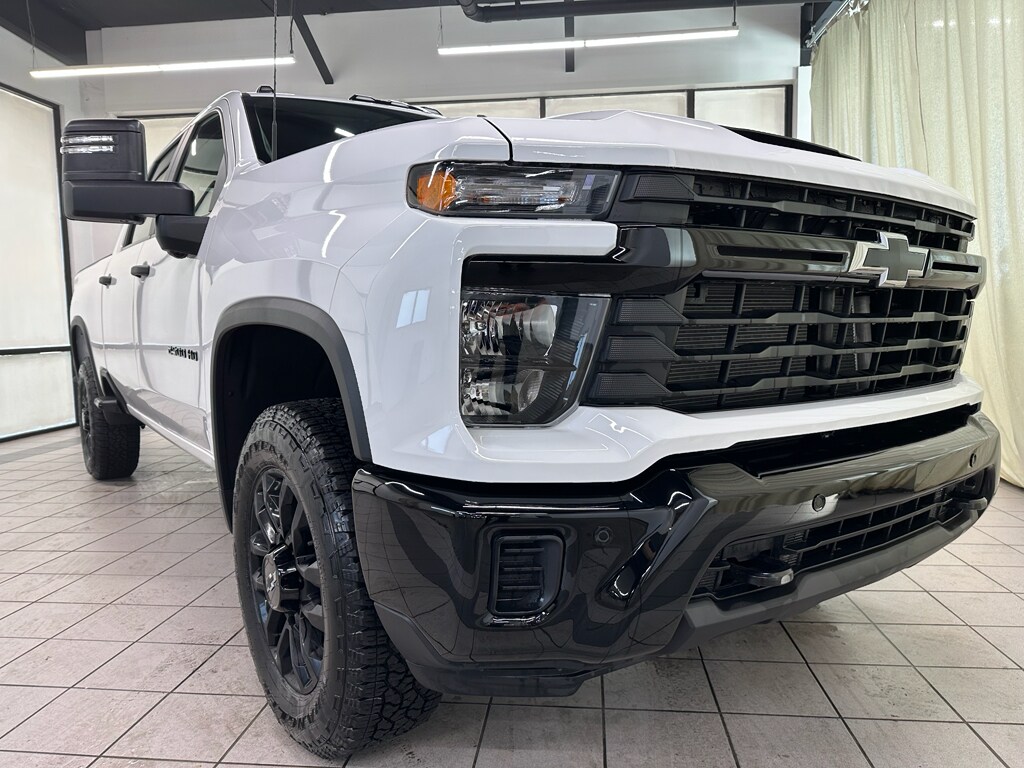 2026 Chevrolet Silverado 2500HD Custom photo 2