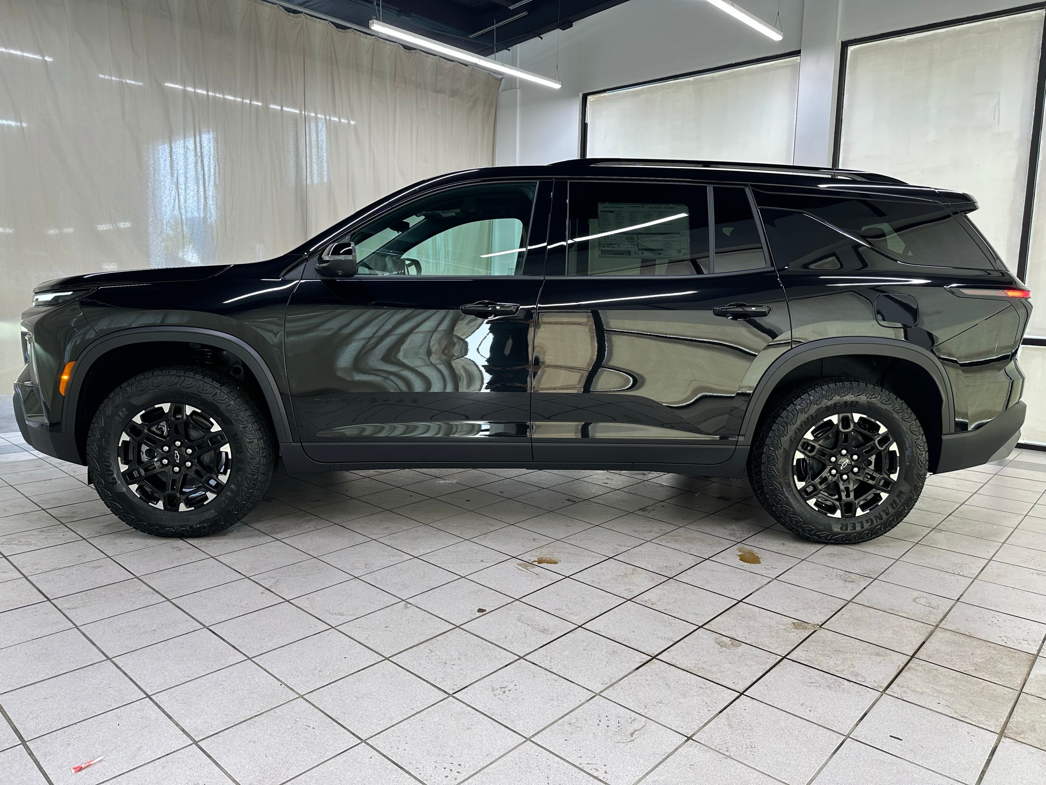 2027 Chevrolet Traverse Z71 - Photo 8