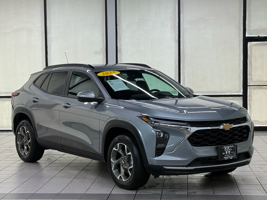 2025 Chevrolet Trax LT's photo