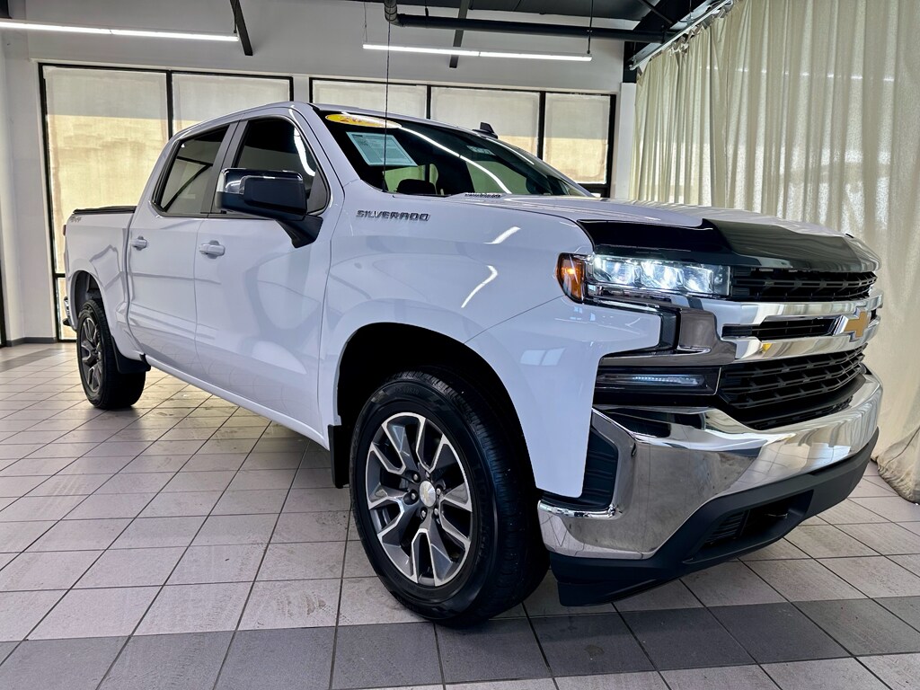 2020 Chevrolet Silverado LT photo 3