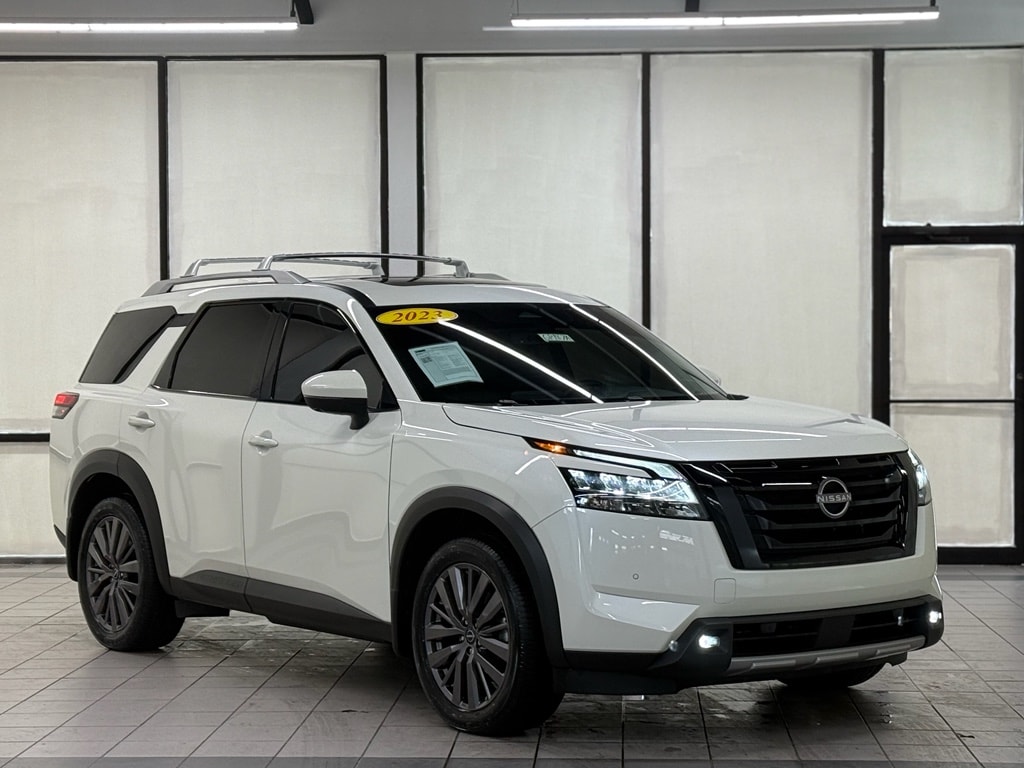 2023 Nissan Pathfinder SL