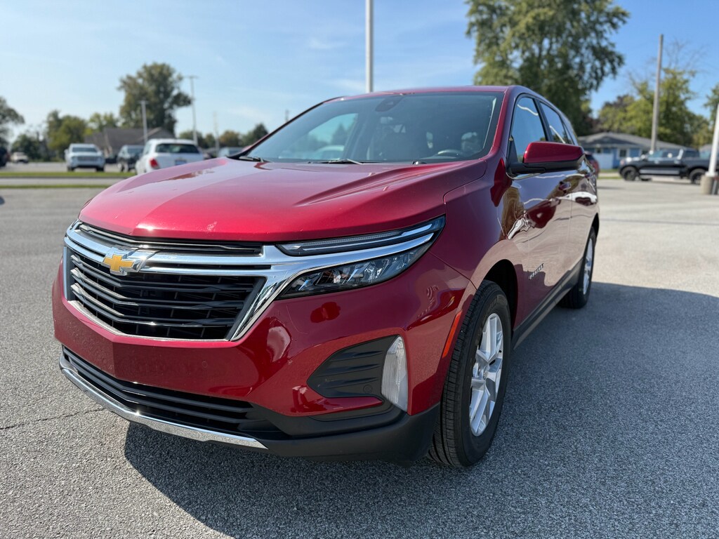2024 Chevrolet Equinox LT photo 3