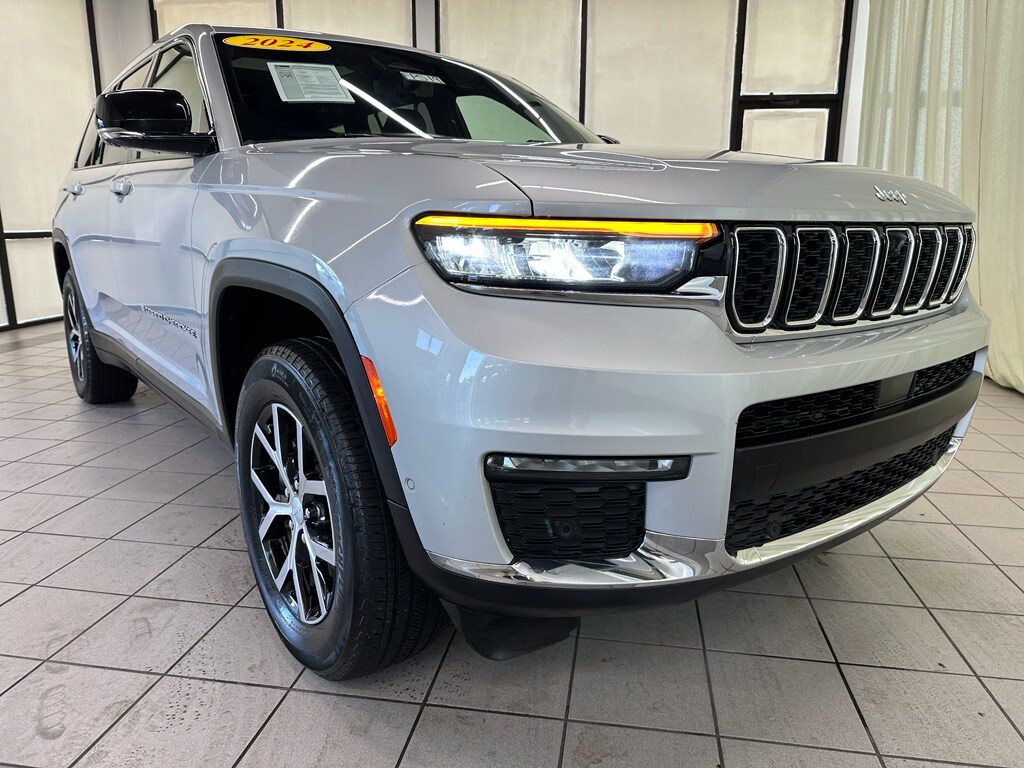 2024 Jeep Grand Cherokee Limited photo 2