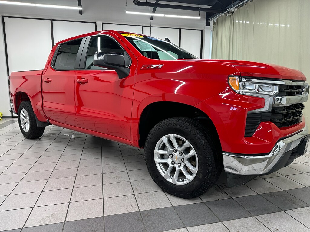2025 Chevrolet Silverado 1500 LT photo 2