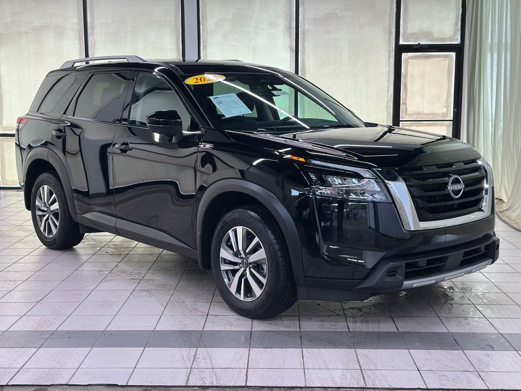2025 Nissan Pathfinder SL 4WD's photo