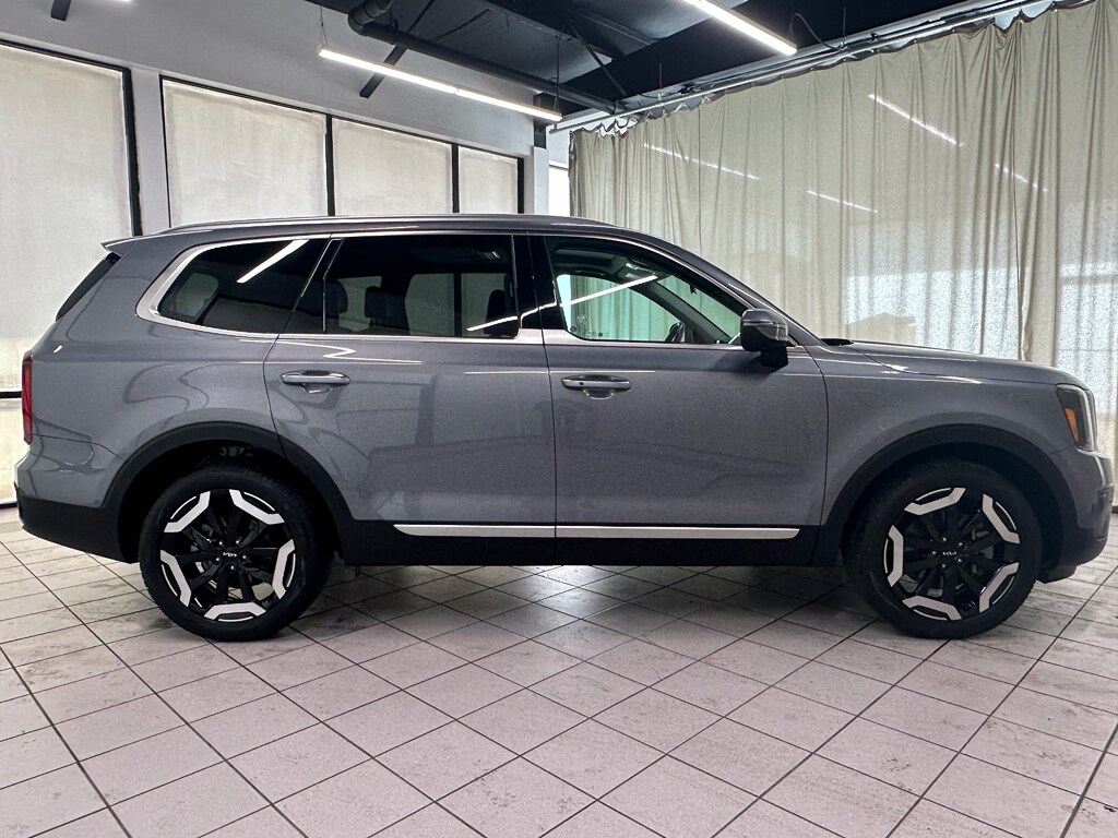 2025 Kia Telluride S photo 2