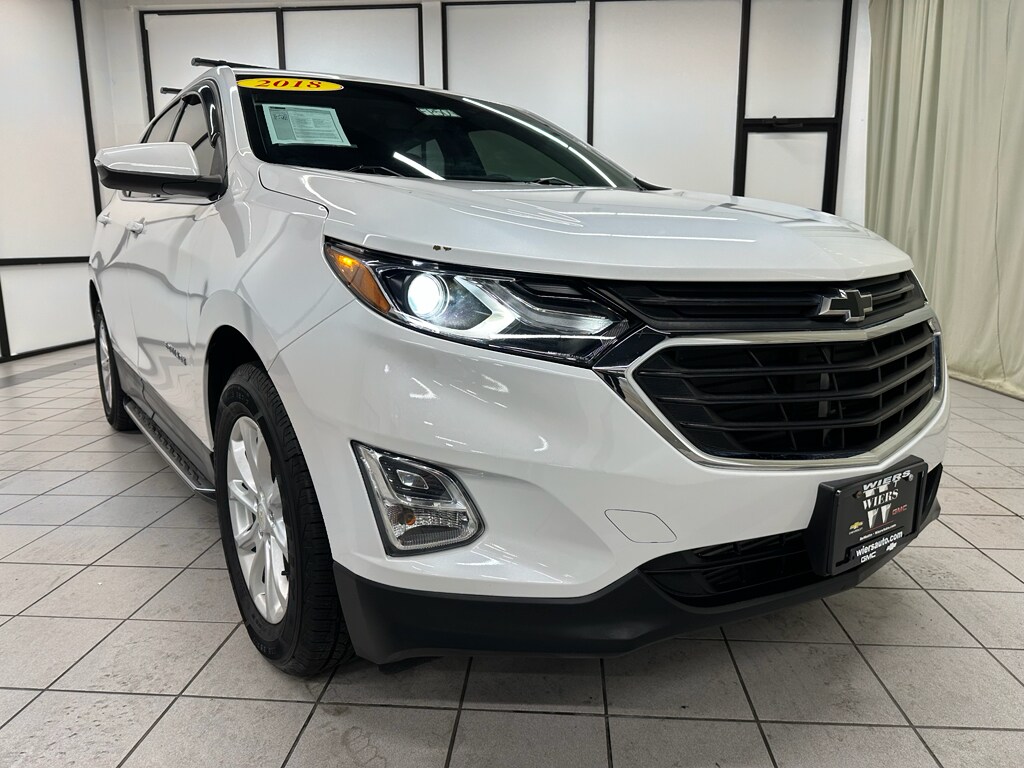 2018 Chevrolet Equinox LT photo 2