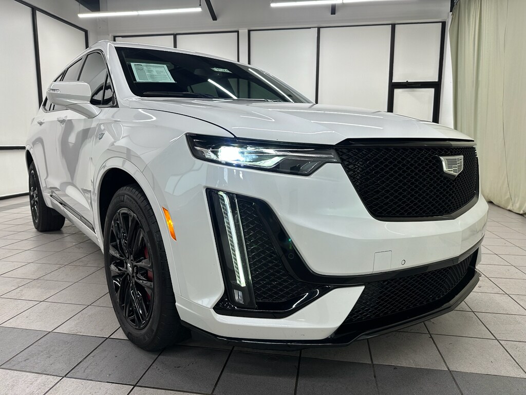2023 Cadillac XT6 Sport photo 2