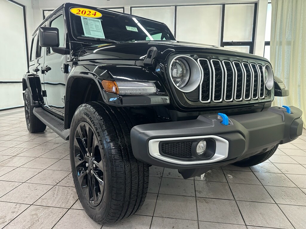 2024 Jeep Wrangler 4xe Sahara photo 2