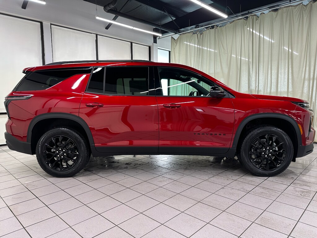 2026 Chevrolet Traverse photo 2