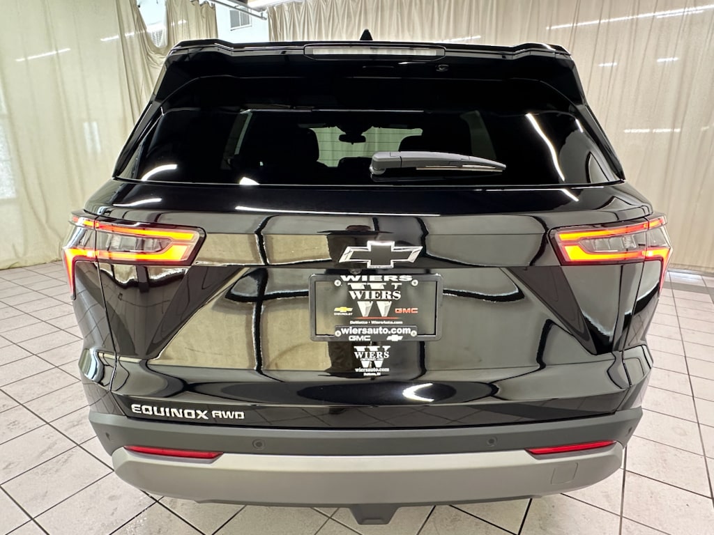2027 Chevrolet Equinox LT - Photo 9