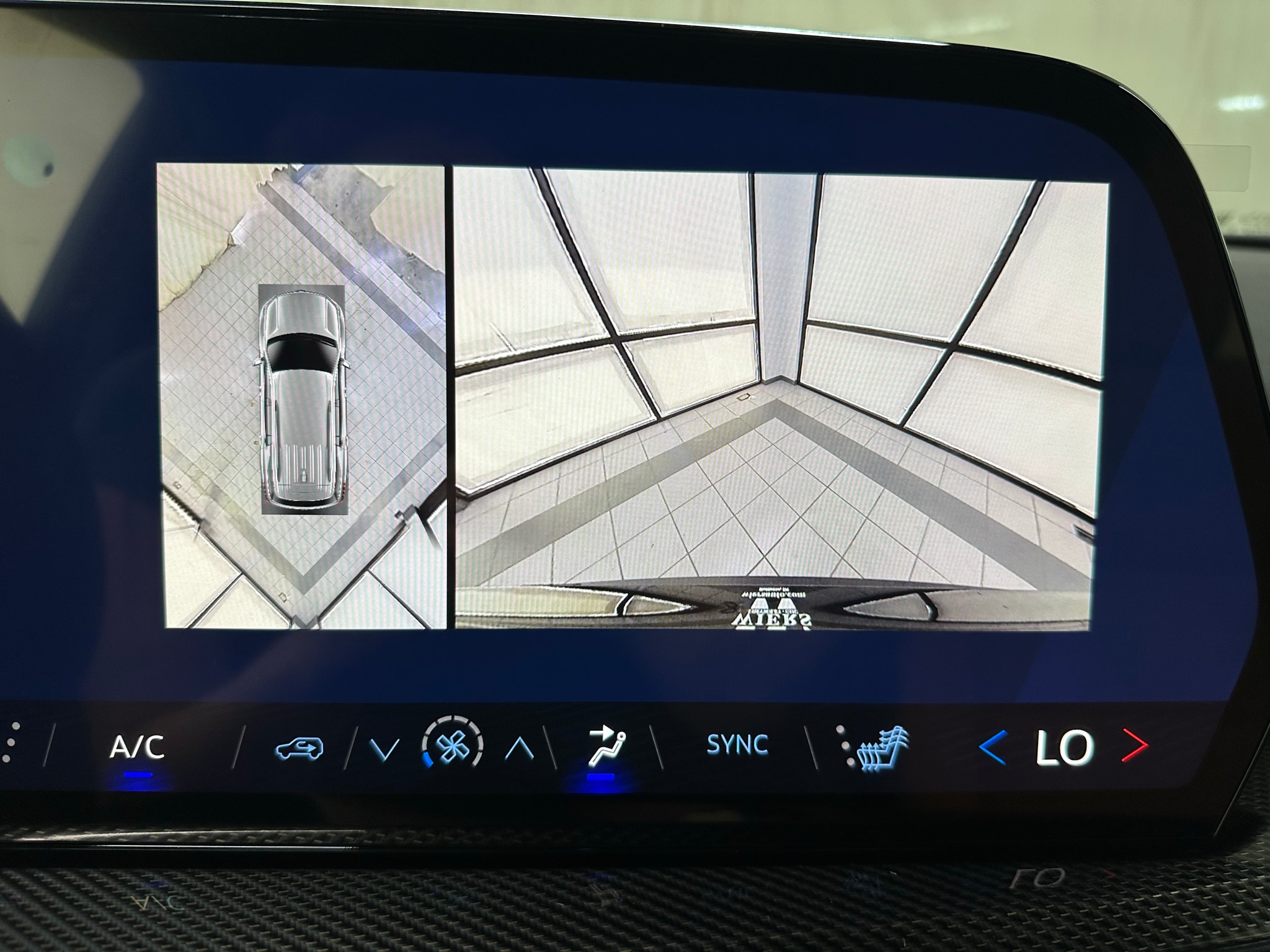 2027 Chevrolet Traverse Z71 - Photo 36