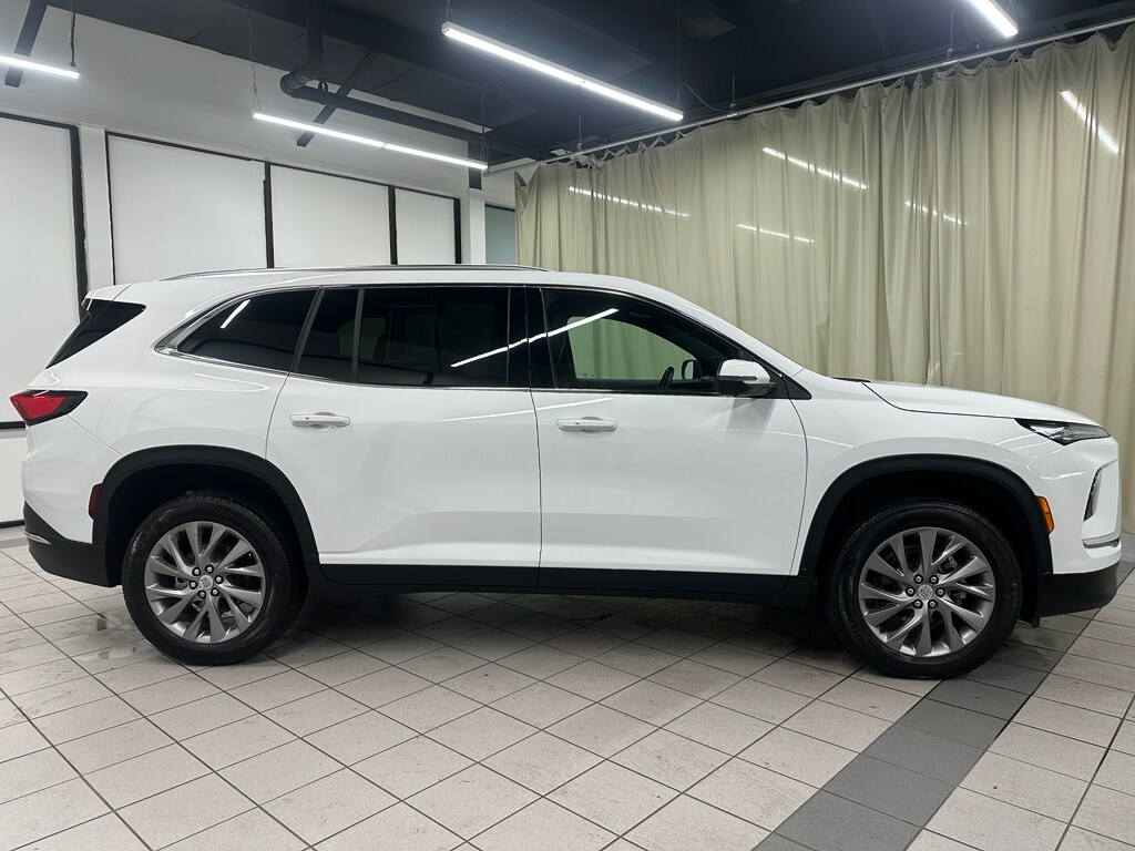2025 Buick Enclave Preferred photo 3