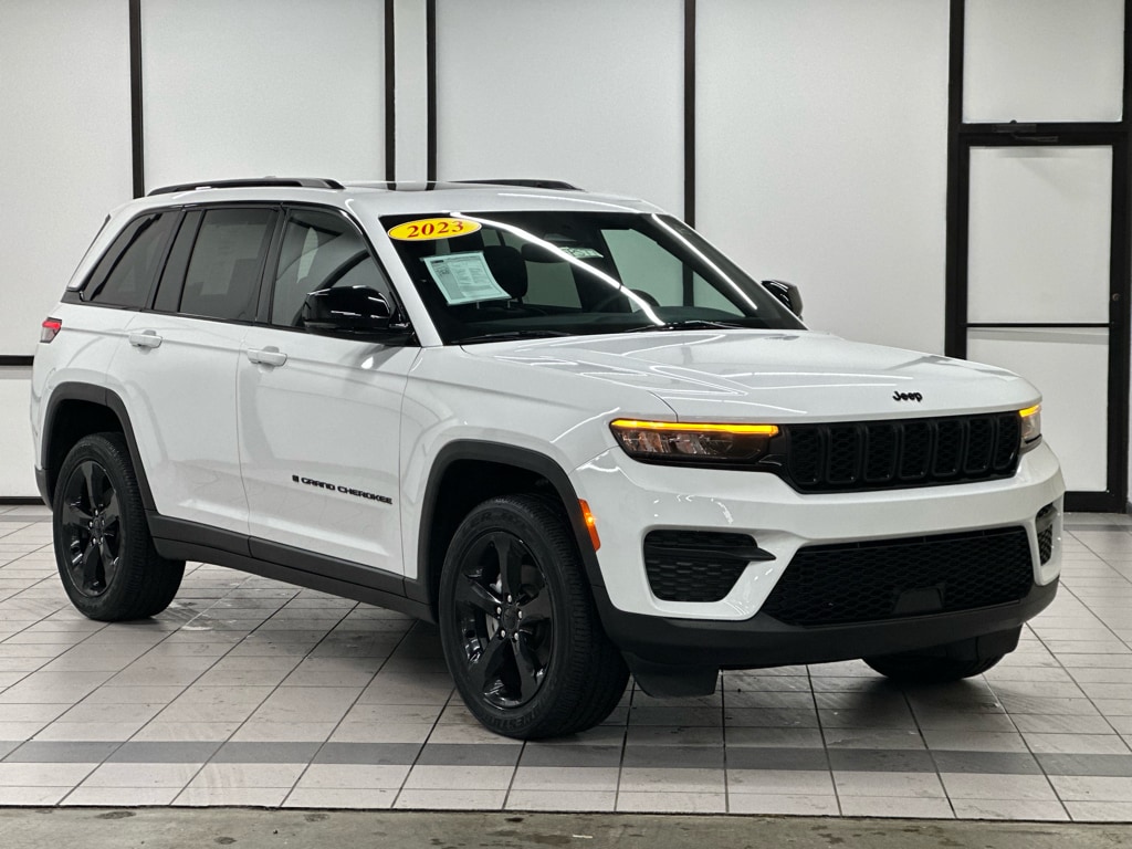 2023 Jeep Grand Cherokee Altitude's photo