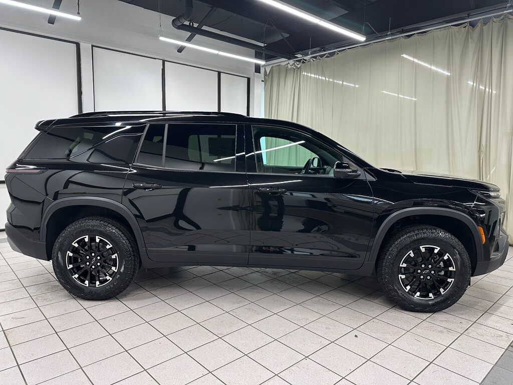 2026 Chevrolet Traverse Z71 photo 2