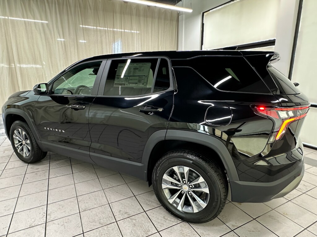 2027 Chevrolet Equinox LT - Photo 11