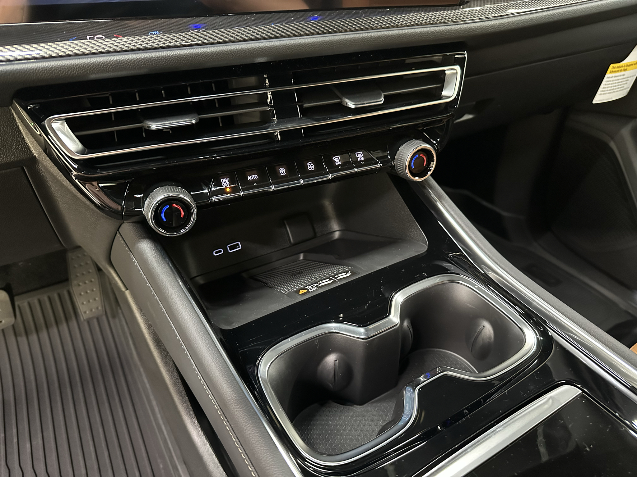 2027 Chevrolet Traverse Z71 - Photo 35