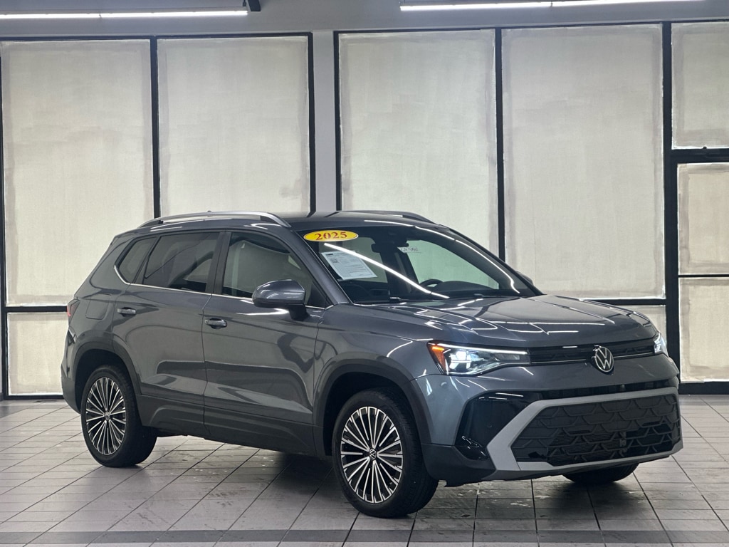 2025 Volkswagen Taos 1.5T SE's photo