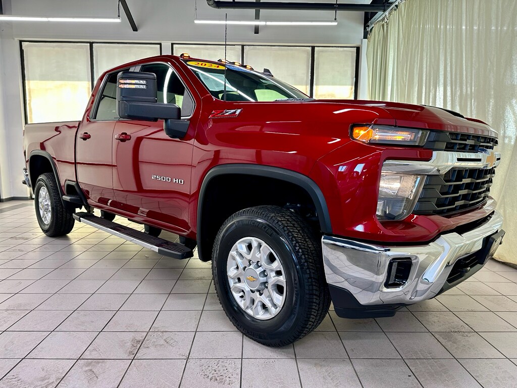 2024 Chevrolet Silverado LT photo 3