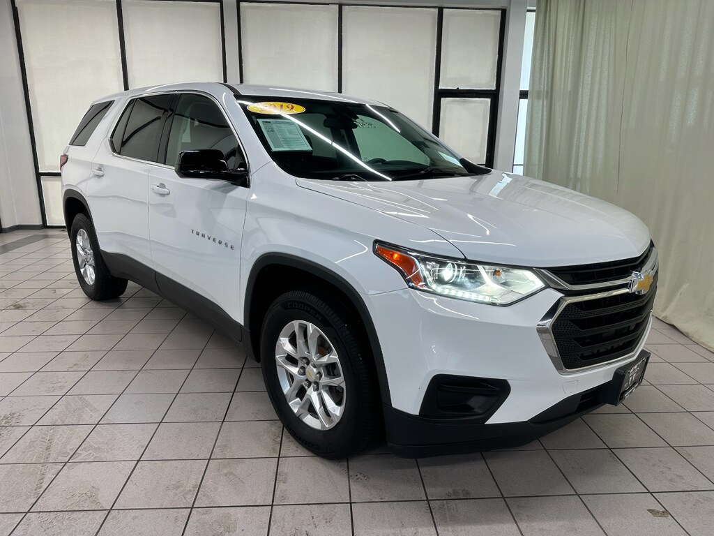 2019 Chevrolet Traverse LS photo 3