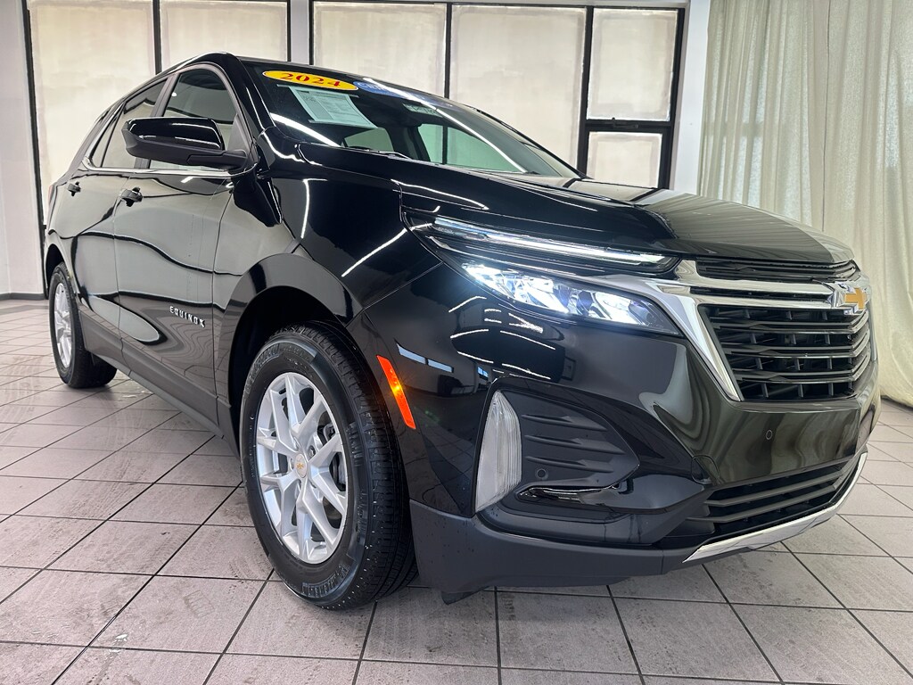 2024 Chevrolet Equinox LT photo 2