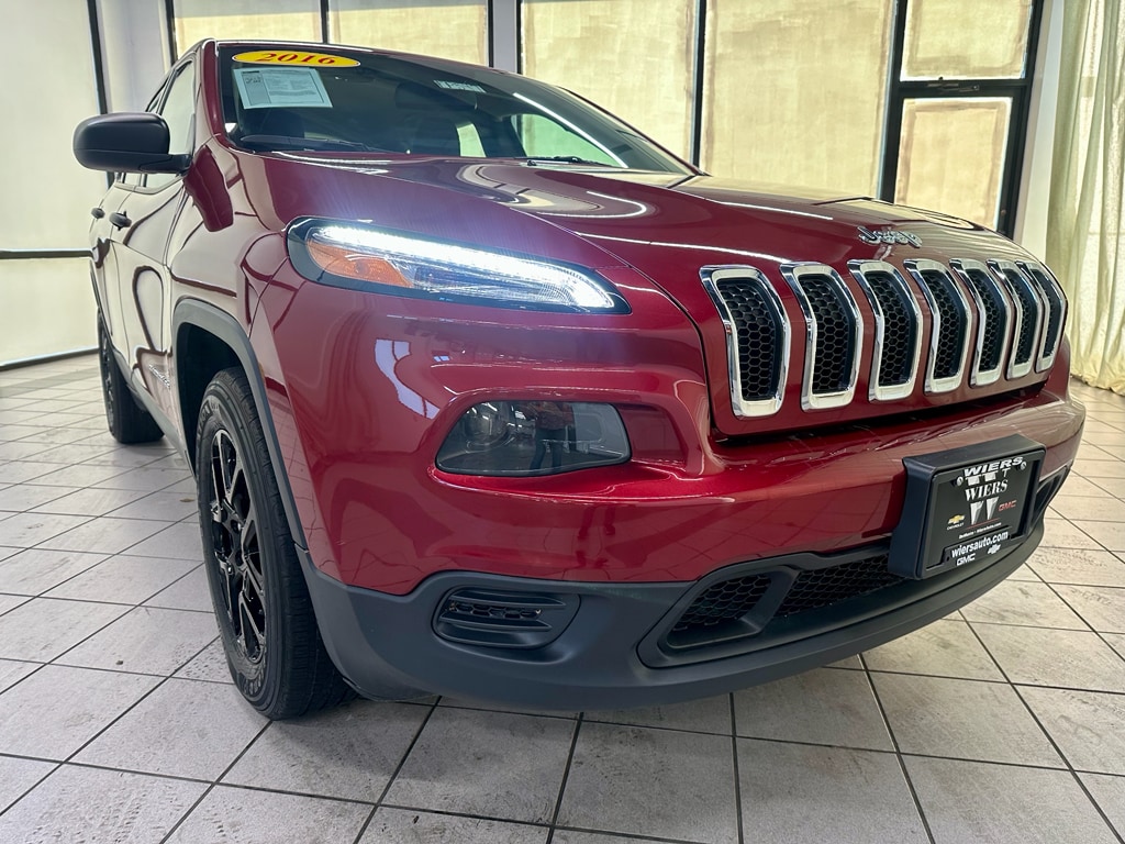 Used 2016 Jeep Cherokee Sport with VIN 1C4PJMAB4GW338348 for sale in De Motte, IN