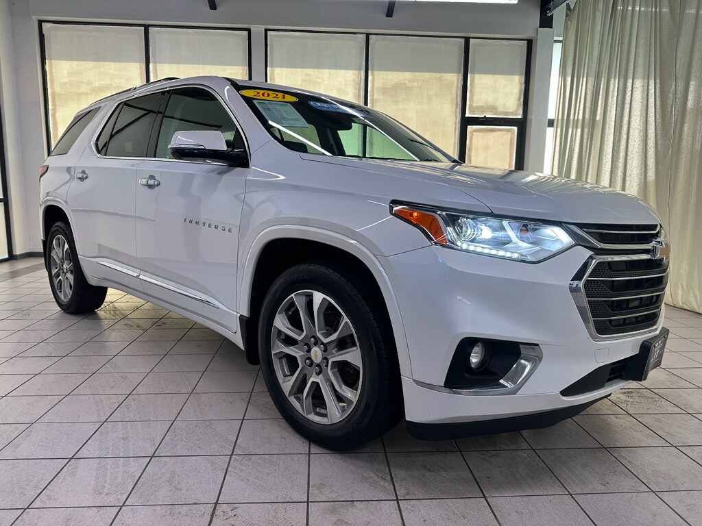 2021 Chevrolet Traverse Premier photo 2