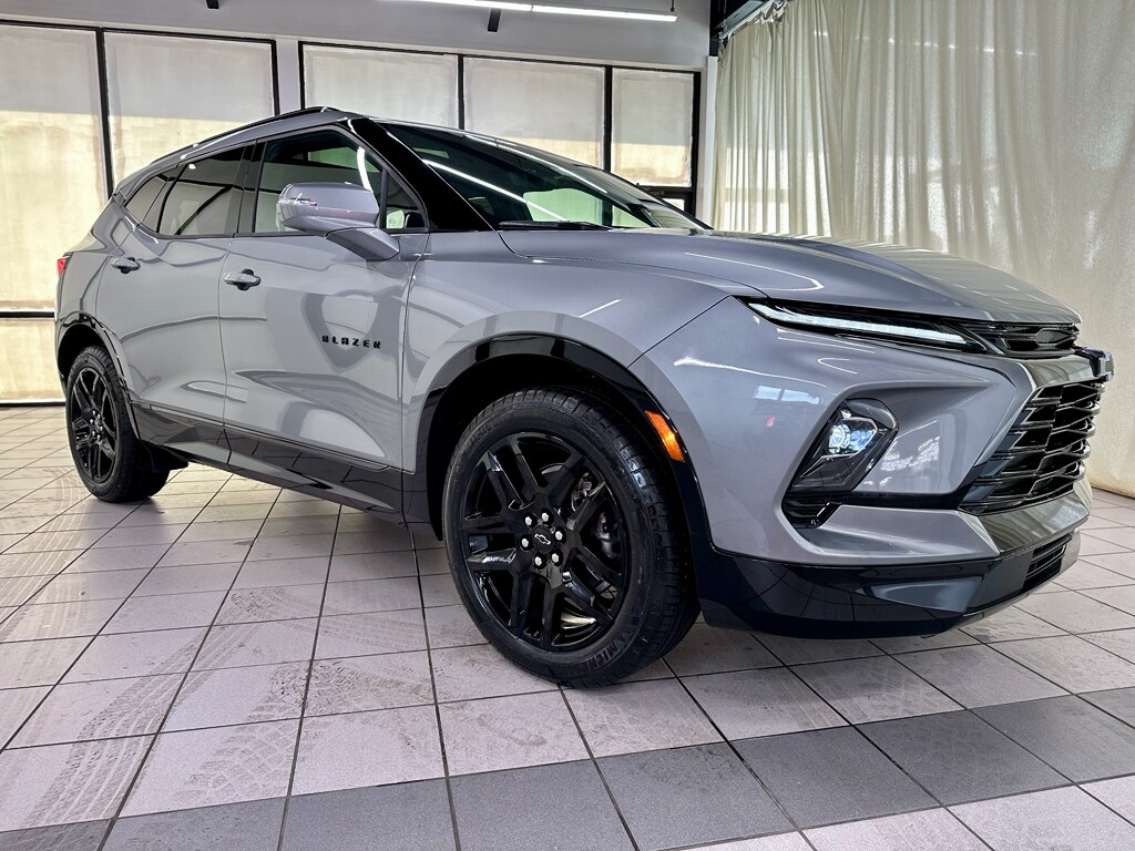 2025 Chevrolet Blazer RS photo 3