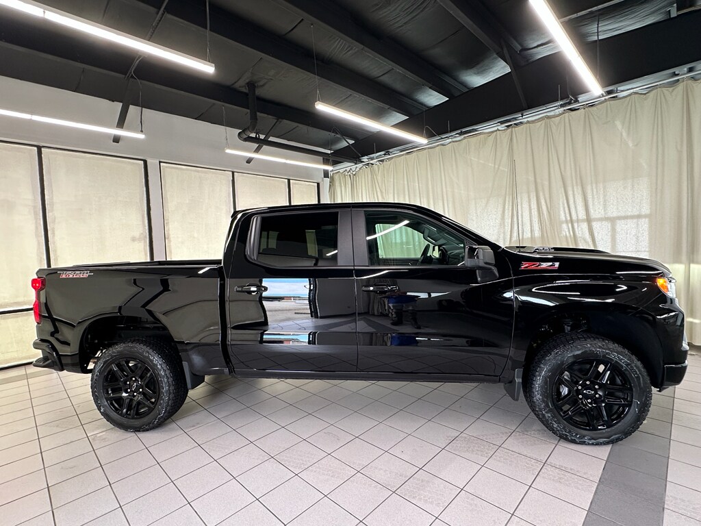 2025 Chevrolet Silverado 1500 LT Trail Boss photo 3