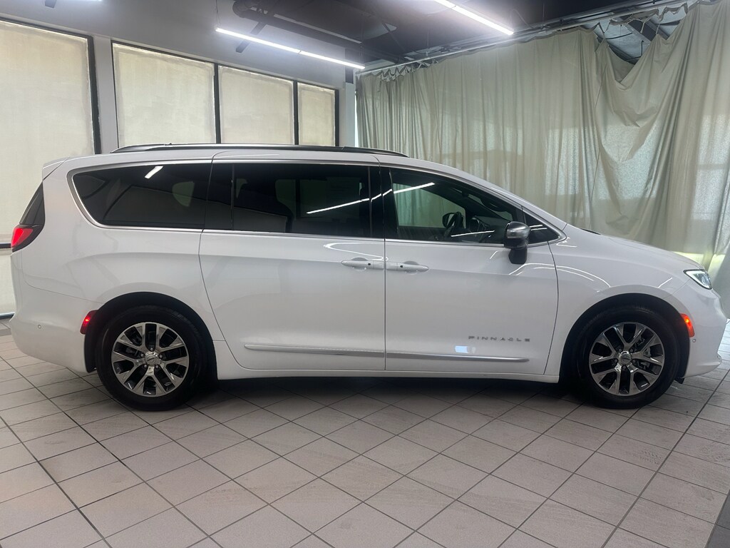 Used 2025 Chrysler Pacifica Hybrid Pinnacle Van Passenger Van