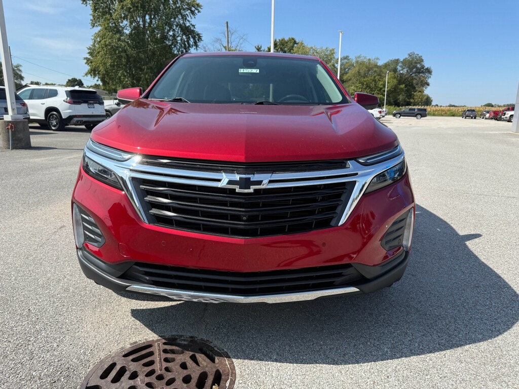 2022 Chevrolet Equinox LT photo 2
