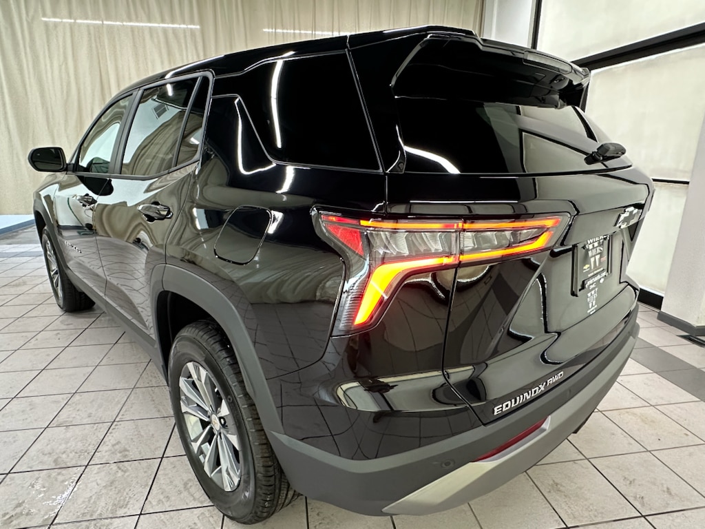 2027 Chevrolet Equinox LT - Photo 10
