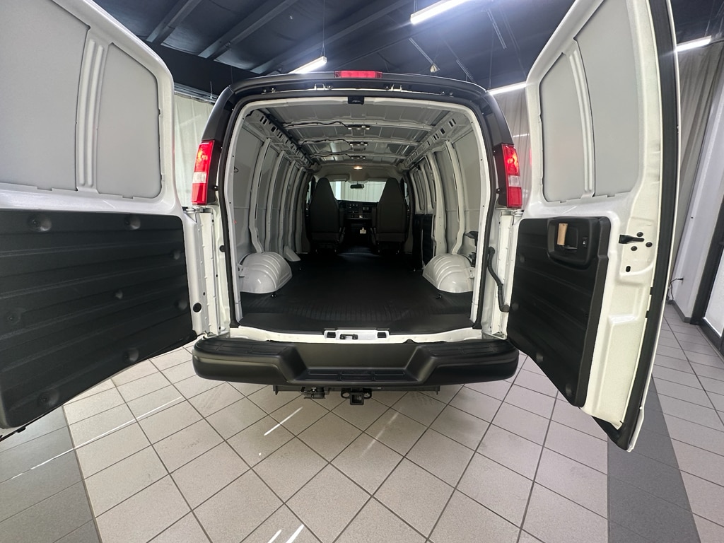 2026 Chevrolet Express Cargo Work Van - Photo 8