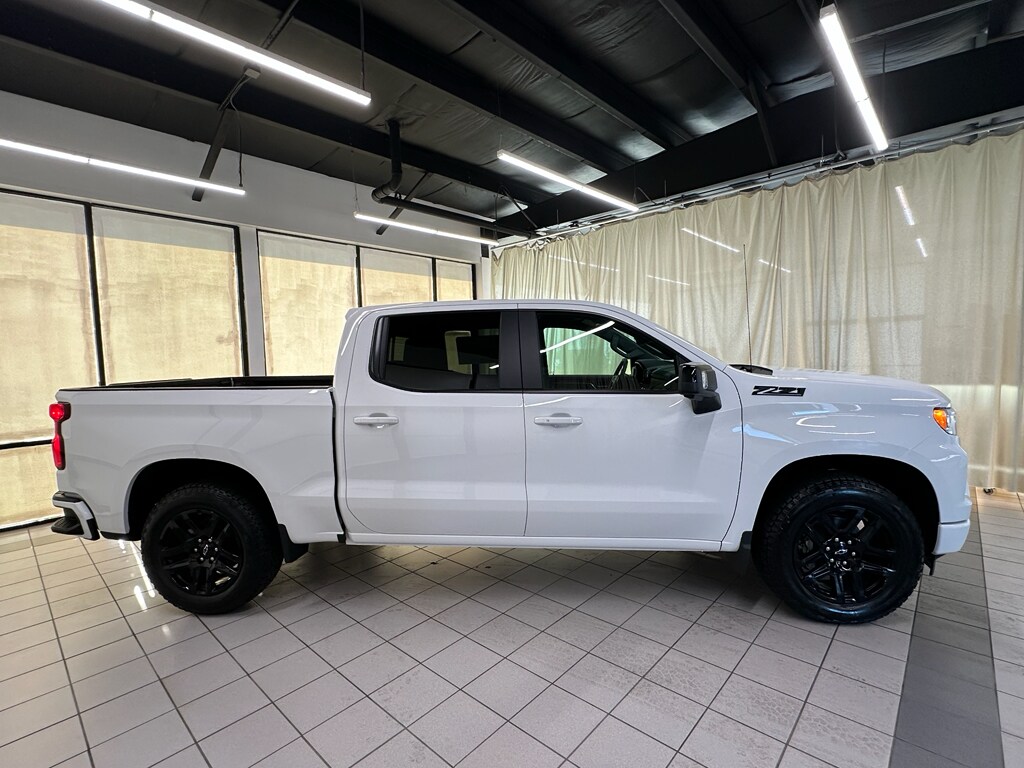 2026 Chevrolet Silverado 1500 RST photo 3